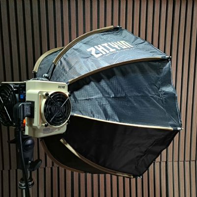 輕量 手持 ZHIYUN 智雲 200W MOL0US X200 RGB COMBO 套裝版 含：手持V掛供電套件 + 60cm 柔光箱